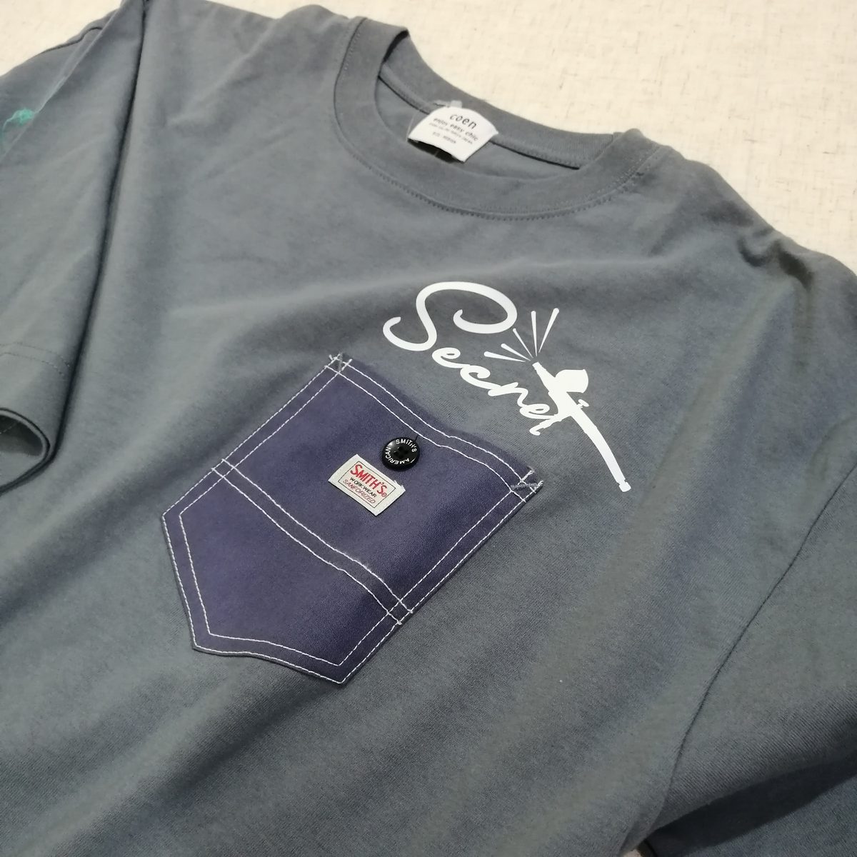 ポケット付きショップロゴTシャツ（マーキング加工）